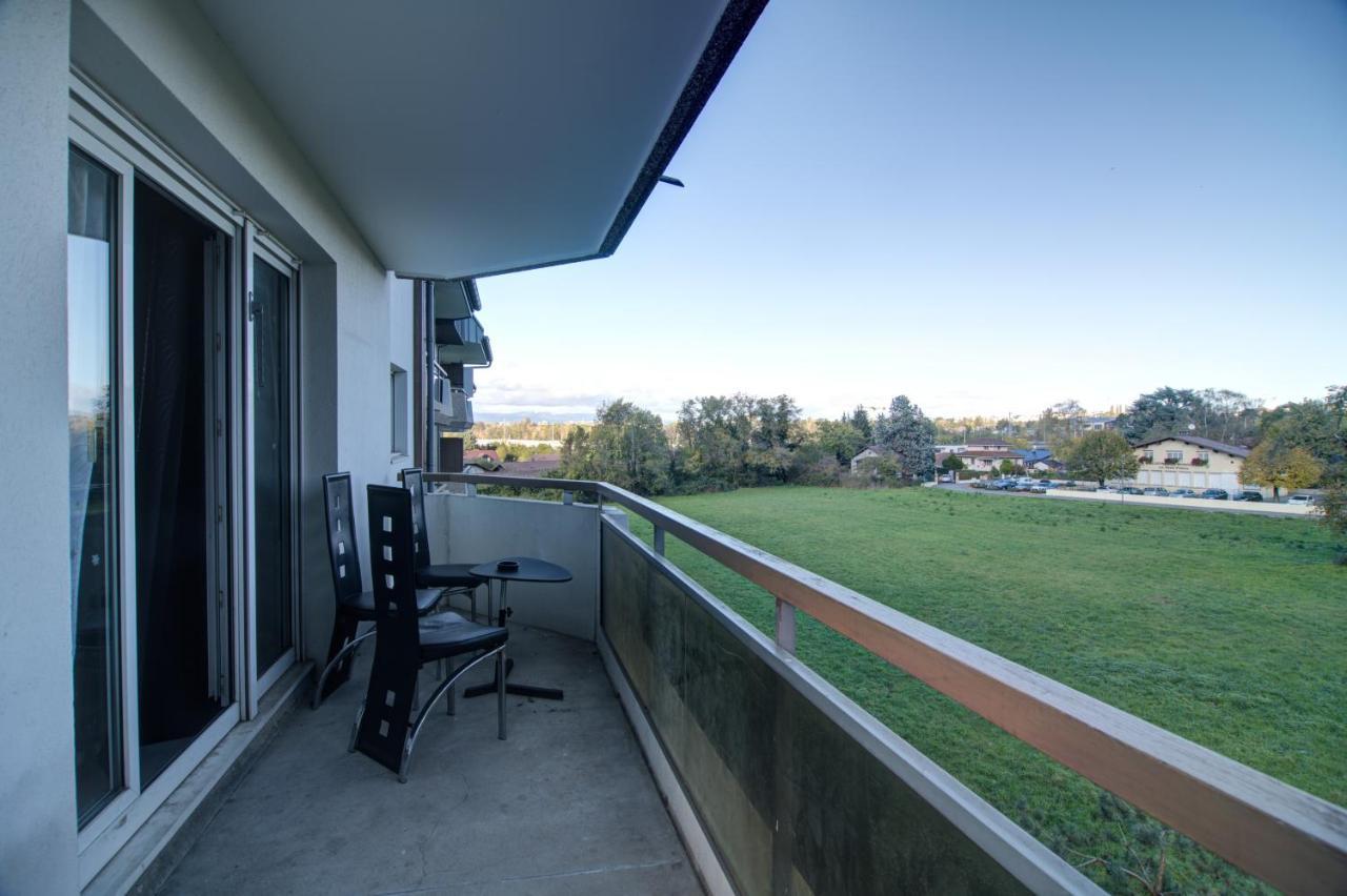 Design Near Geneva Apartment Etrembieres